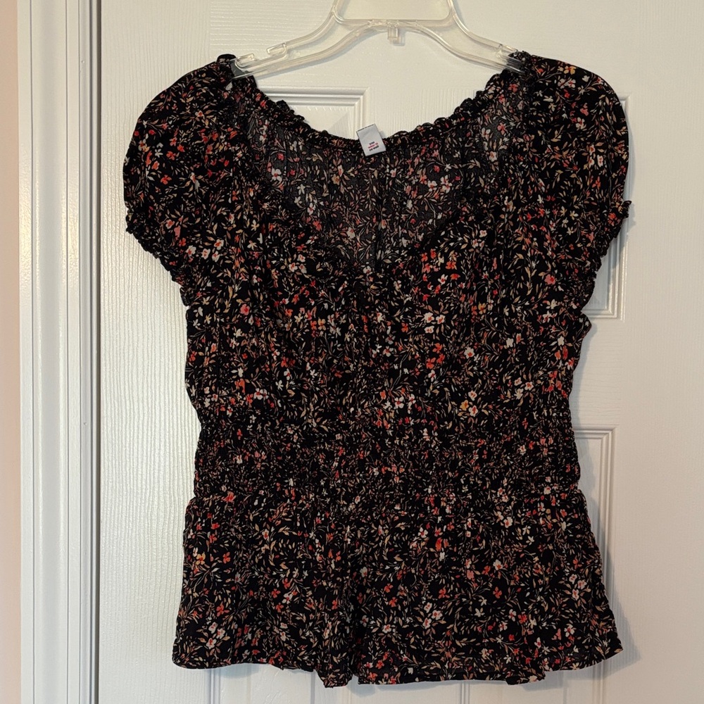 OLD NAVY BABY DOLL CAP SLEEVE BLOUSE in Black Floral Size Medium